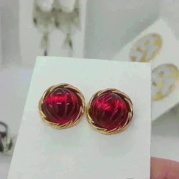 Vintage Gold-toned green red  gemstone earrings - Picture 6 of 12